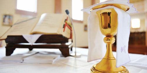 Main religious items used at a catholic mass