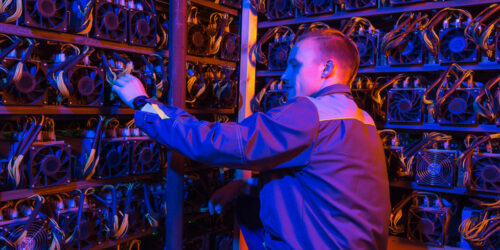 Popular Bitcoin miners and factors to consider before selecting one