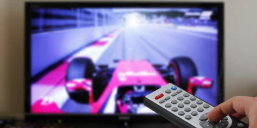 5 popular Peerless TVs for outdoor viewing experience